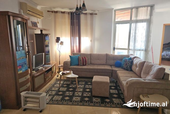 Apartament 2+1 tek rruga e barrikadave