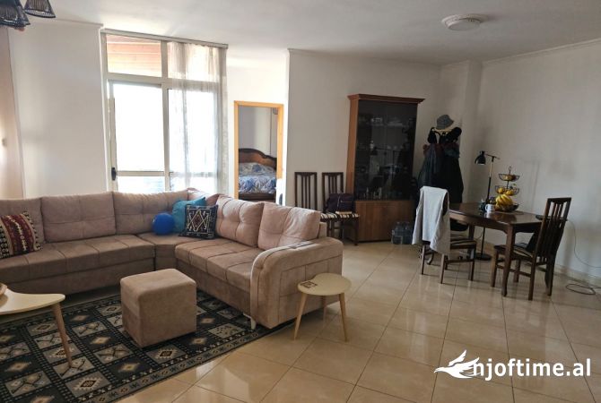 Shtepi me qera Apartament ne Tirane, 2+1, Mobilimi E mobiluar, Pagesa 650  Euro.