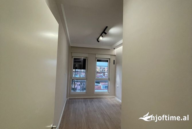 Ambient biznesi me qera 3+1 ne Tirane - 420 Euro