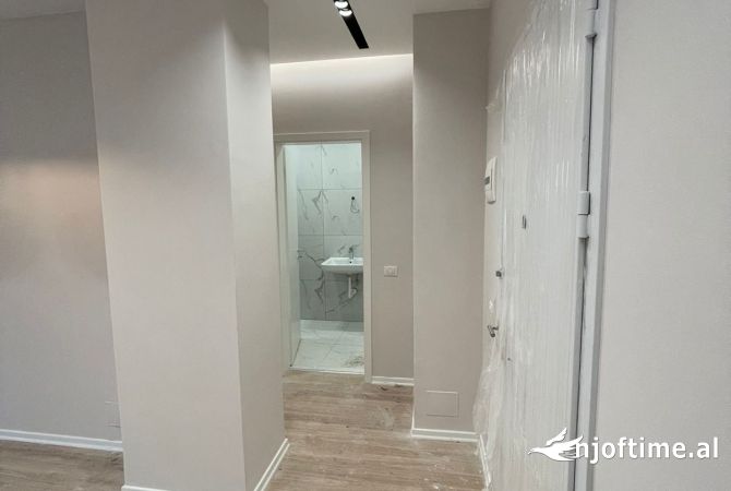 Ambient per zyra me post parkimi tek Magneti