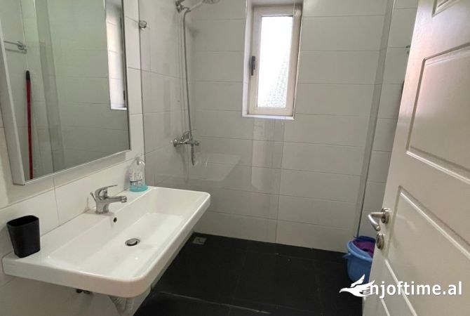 Shtepi me qera Apartament ne Tirane, 1+1, Mobilimi E mobiluar, Pagesa 540  Euro.