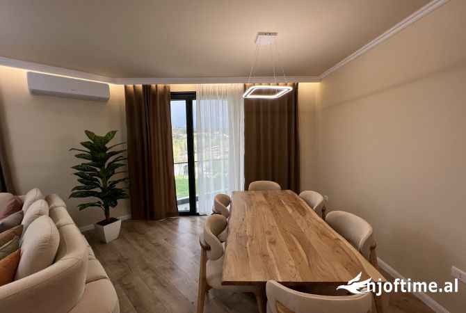 Shtepi me qera 2+1 ne Tirane - 1,200 Euro