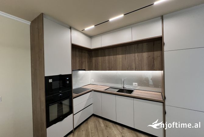 Shtepi me qera Apartament ne Tirane, 2+1, Mobilimi E mobiluar, Pagesa 1,200  Euro.