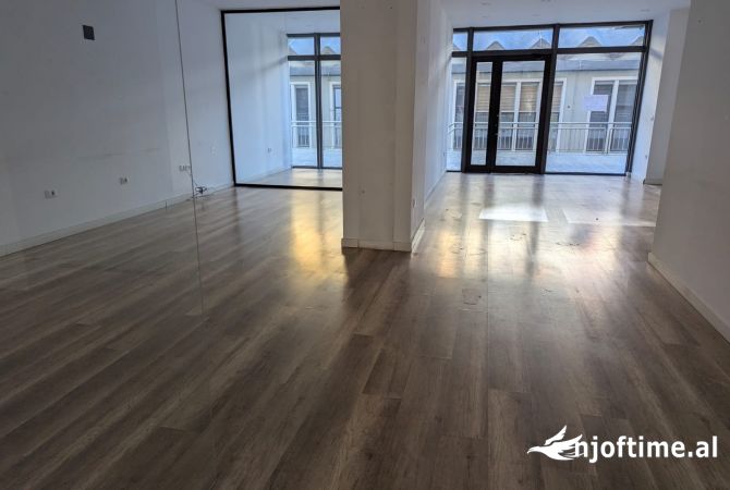 Ambient biznesi me qera 3+1 ne Tirane - 1,700 Euro