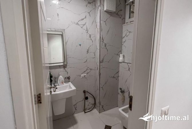 Shtepi me qera Apartament ne Tirane, 1+1, Mobilimi E mobiluar, Pagesa 600  Euro.