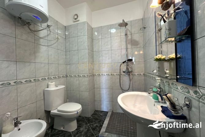 Shtepi ne shitje Apartament ne Tirane, 2+1, Mobilimi E mobiluar, Pagesa 122,000  Euro.