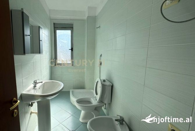 Shtepi ne shitje Apartament ne Tirane, 1+1, Mobilimi Bosh, pa mobiluar, Pagesa 85,000  Euro.