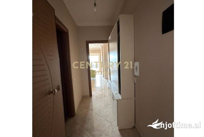 Shtepi ne shitje Apartament ne Tirane, 2+1, Mobilimi Pjeserisht e mobiluar, Pagesa 130,000  Euro.