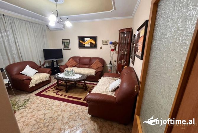Shtepi ne shitje Apartament ne Tirane, 2+1, Mobilimi Pjeserisht e mobiluar, Pagesa 130,000  Euro.