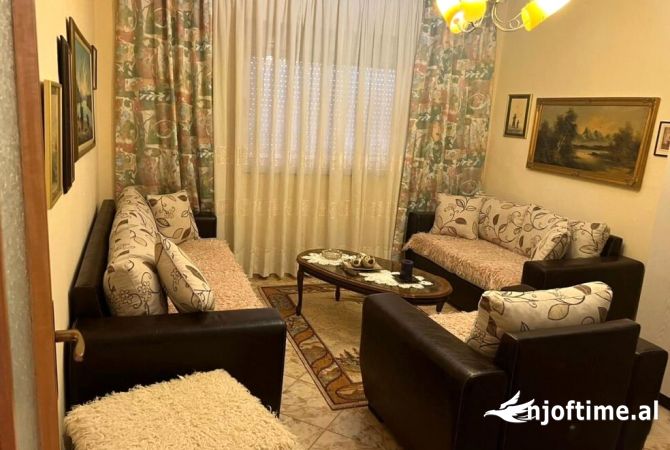 Shtepi ne shitje Apartament ne Tirane, 2+1, Mobilimi Pjeserisht e mobiluar, Pagesa 130,000  Euro.