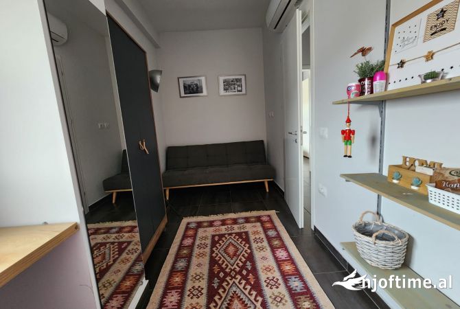 Shtepi me qera Apartament ne Tirane, 2+1, Mobilimi E mobiluar, Pagesa 900  Euro.