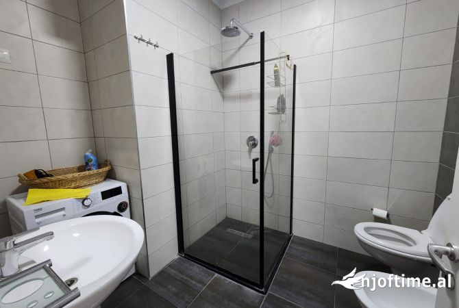 Shtepi me qera Apartament ne Tirane, 2+1, Mobilimi E mobiluar, Pagesa 900  Euro.