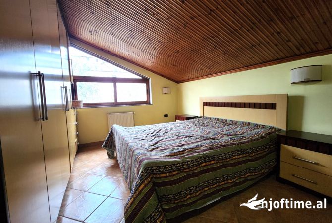 Shtepi me qera Shtepi Private ne Tirane, 4+1, Mobilimi E mobiluar, Pagesa 1,000  Euro.