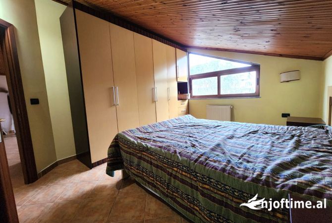 Shtepi me qera Shtepi Private ne Tirane, 4+1, Mobilimi E mobiluar, Pagesa 1,000  Euro.