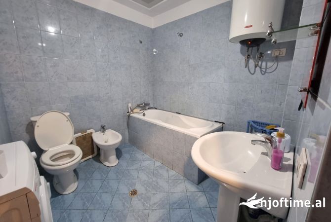 Shtepi me qera Apartament ne Tirane, 2+1, Mobilimi E mobiluar, Pagesa 550  Euro.