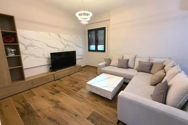 Shtepi me qera 2+1 ne Tirane - 650 Euro