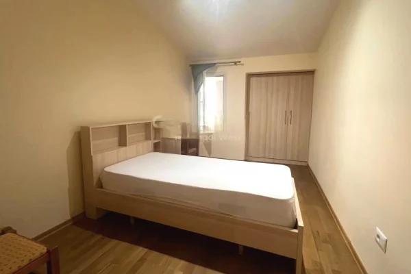 Shtepi me qera Apartament ne Tirane, 2+1, Mobilimi E mobiluar, Pagesa 65,000  Leke.
