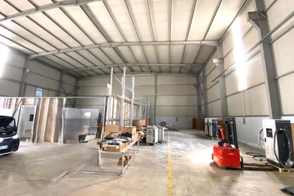 Ambient biznesi me qera 4+1 ne Tirane - 3,000 Euro