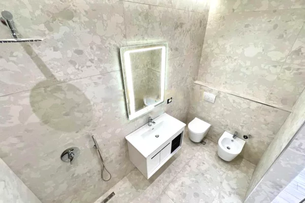 Shtepi me qera Apartament ne Tirane, 3+1, Mobilimi E mobiluar, Pagesa 1,300  Euro.