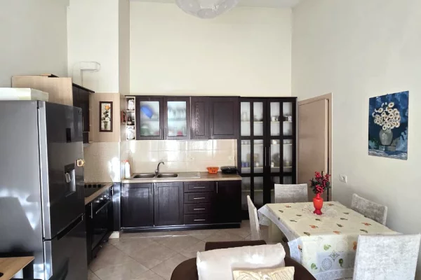 Shtepi me qera 1+1 ne Tirane - 38,000 Leke