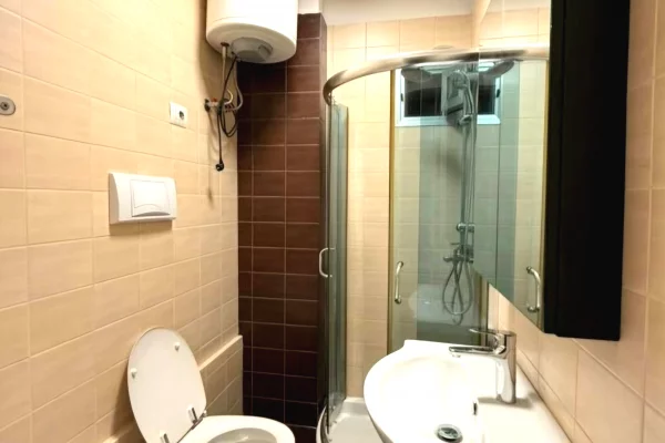 Shtepi me qera Apartament ne Tirane, 2+1, Mobilimi E mobiluar, Pagesa 800  Euro.