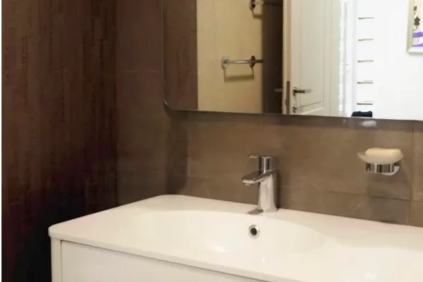 Shtepi me qera Apartament ne Tirane, 2+1, Mobilimi E mobiluar, Pagesa 1,500  Euro.