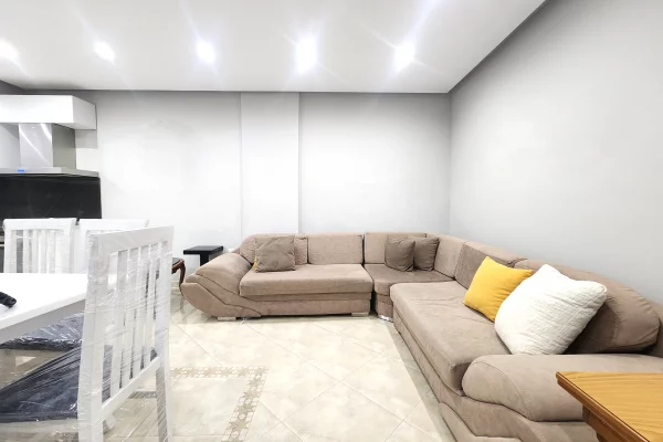 Shtepi me qera 2+1 ne Tirane - 430 Euro