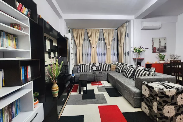 Apartament 2+1 per qera ,Kinostudio!