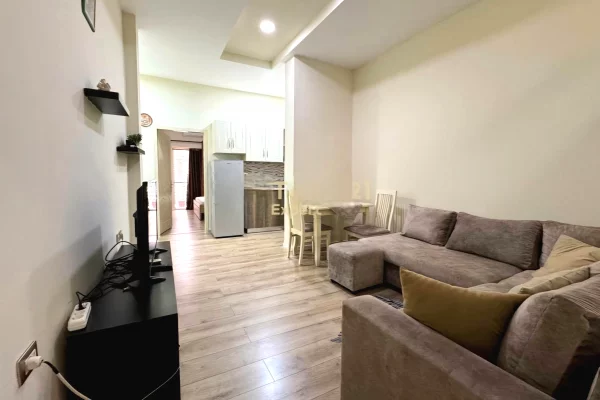 Jepet me qera apartament 2+1  prabe Qendres se Tiranes!