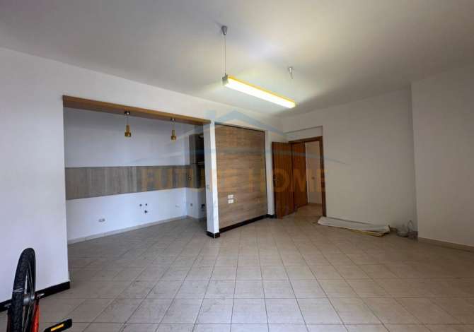 Shtepi ne shitje Apartament ne Tirane, 2+1, Mobilimi Bosh, pa mobiluar, Pagesa 165,000  Euro.