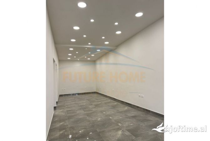 Ambient Biznesi per Shitje tek Stadiumi Dinamo ne rruge kryesore