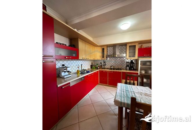 Shtepi ne shitje 3+1 ne Tirane - 330,000 Euro