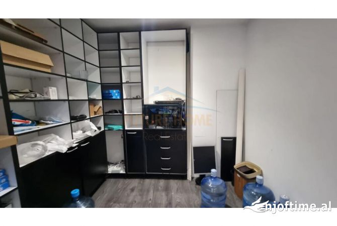 Shtepi me qera 3+1 ne Tirane - 1,900 Euro