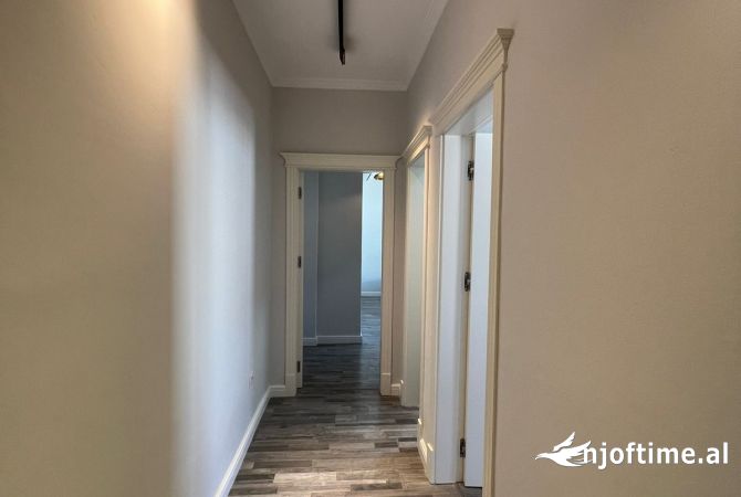 Shtepi ne shitje Apartament ne Tirane, 2+1, Mobilimi E mobiluar, Pagesa 230,000  Euro.