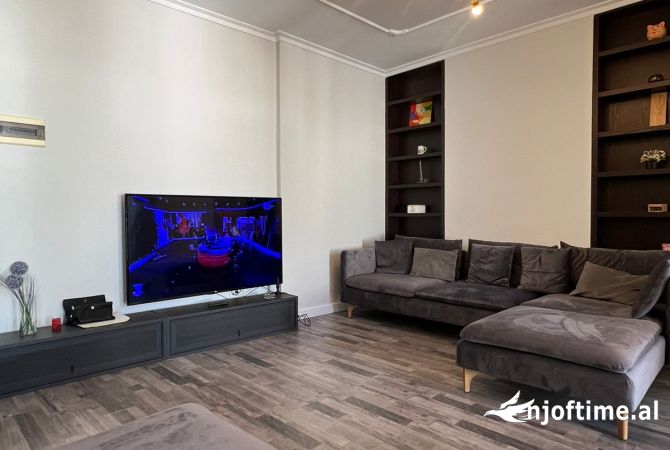 Shtepi ne shitje Apartament ne Tirane, 2+1, Mobilimi E mobiluar, Pagesa 230,000  Euro.