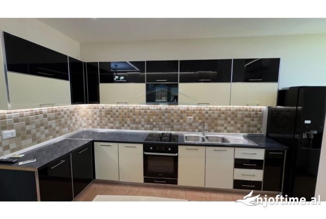 Shtepi me qera 2+1 ne Tirane - 900 Euro