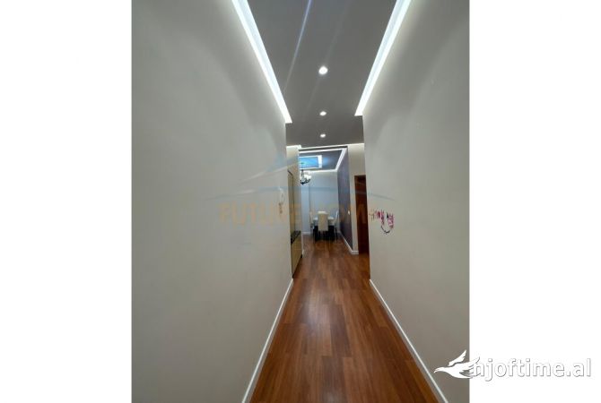 Shtepi ne shitje Apartament ne Tirane, 2+1, Mobilimi E mobiluar, Pagesa 240,000  Euro.