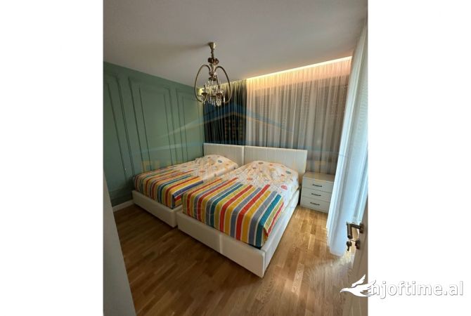 Shtepi ne shitje Apartament ne Tirane, 3+1, Mobilimi E mobiluar, Pagesa 340,000  Euro.