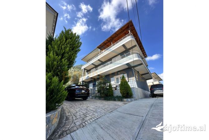 Shtepi ne shitje Vila Luksoze ne Tirane, 5+1, Mobilimi E mobiluar, Pagesa 350,000  Euro.