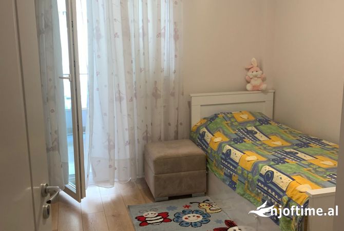 Shtepi ne shitje Apartament ne Tirane, 2+1, Mobilimi E mobiluar, Pagesa 175,000  Euro.