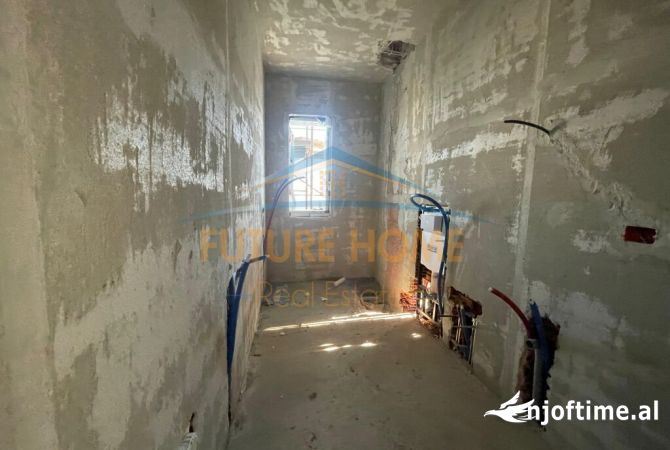 Shtepi ne shitje Apartament ne Tirane, 2+1, Mobilimi Bosh, pa mobiluar, Pagesa 300,000  Euro.