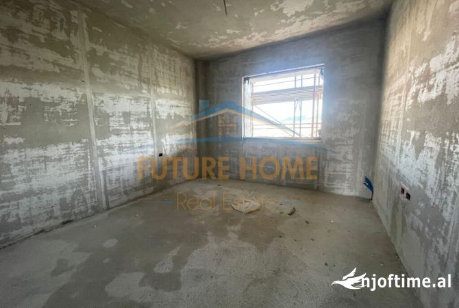 Shtepi ne shitje Apartament ne Tirane, 2+1, Mobilimi Bosh, pa mobiluar, Pagesa 300,000  Euro.