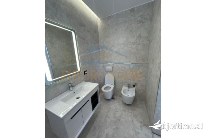 Shtepi ne shitje Apartament ne Tirane, 3+1, Mobilimi E mobiluar, Pagesa 320,000  Euro.