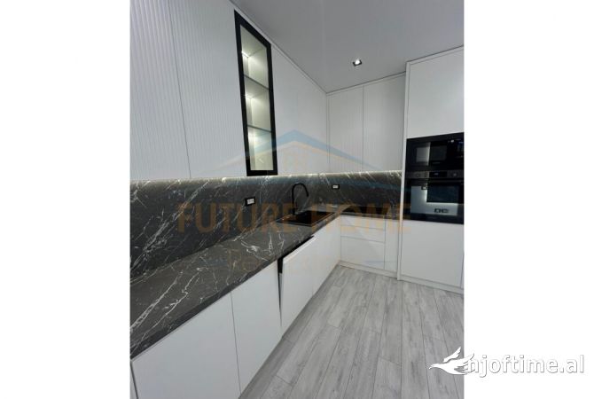 Shtepi ne shitje Apartament ne Tirane, 3+1, Mobilimi E mobiluar, Pagesa 320,000  Euro.