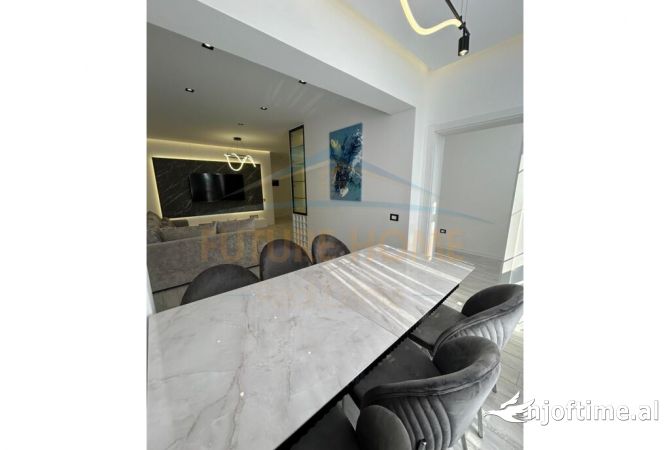 Shtepi ne shitje Apartament ne Tirane, 3+1, Mobilimi E mobiluar, Pagesa 320,000  Euro.