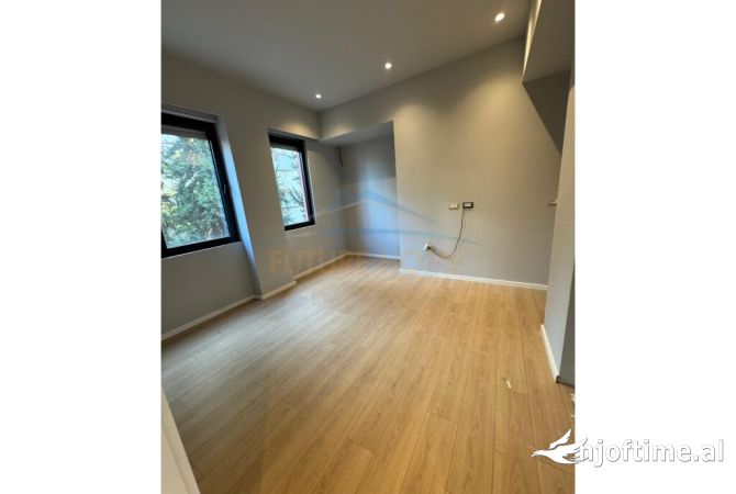 Shtepi ne shitje Apartament ne Tirane, 2+1, Mobilimi Bosh, pa mobiluar, Pagesa 160,000  Euro.