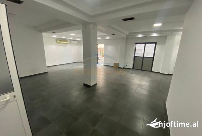 Ambient biznesi me qera 3+1 ne Tirane - 1,300 Euro