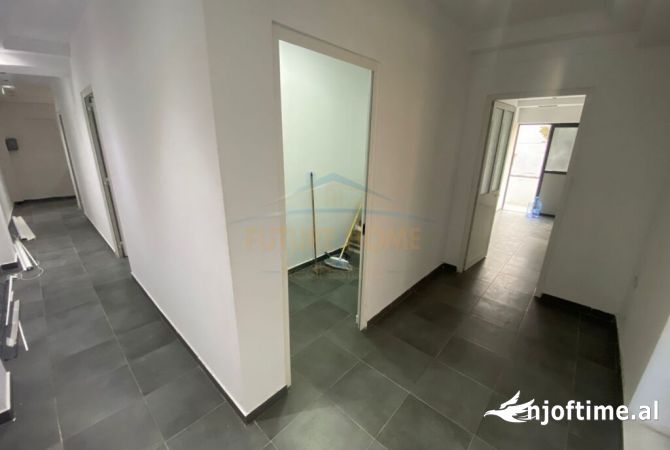 Ambient biznesi me qera 3+1 ne Tirane - 1,300 Euro