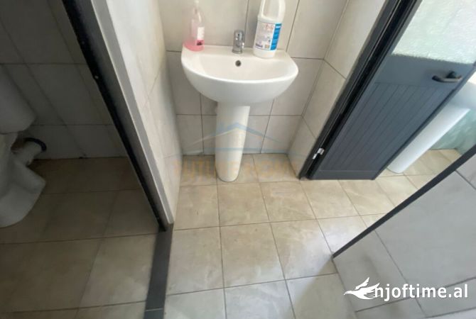 Ambient per Qera tek Myslym Shyri, Tirane.