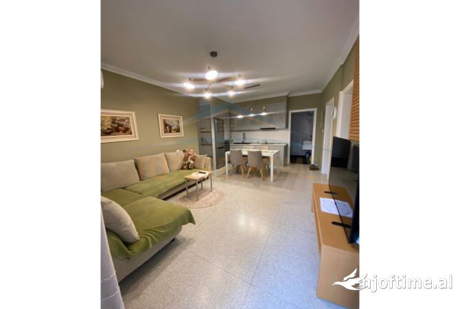 Shtepi me qera 2+1 ne Tirane - 800 Euro